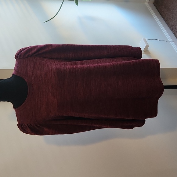 Maroon puffed sleeve top - Picture 4 of 8
